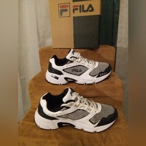 NEW MEN'S MEMORY DECIMUS FILA RUNNING SHOE'S.